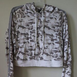 Askya cropped grey camo hoodie